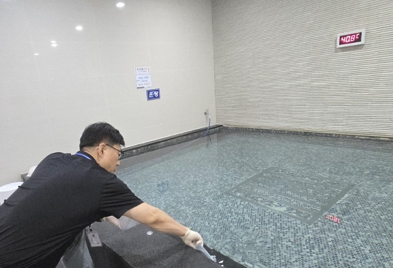 연수구는 지역 커뮤니티시설 안심아파트 사업 참여 23개 단지를 대상으로 2·3차 방역 점검을 마쳤다고 18일 밝혔다